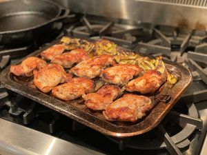 Broiled chicken and artichokes on a grill pan