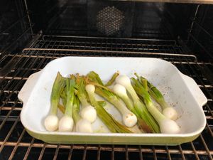 green onions in a roasting pan