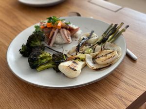 Finished plate with bun bowl